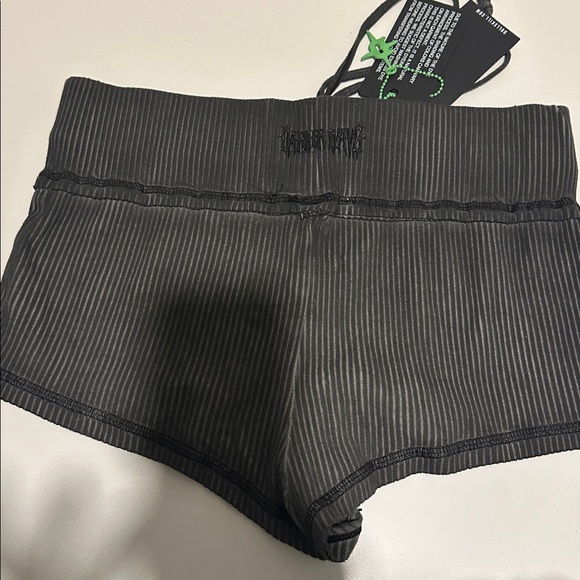 Darker Wavs Ribbed Shorts - Picture 2 of 3